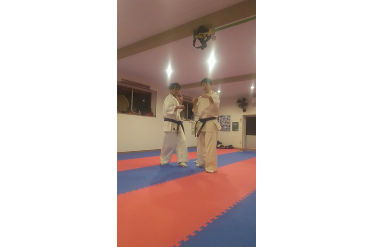 構えをしている