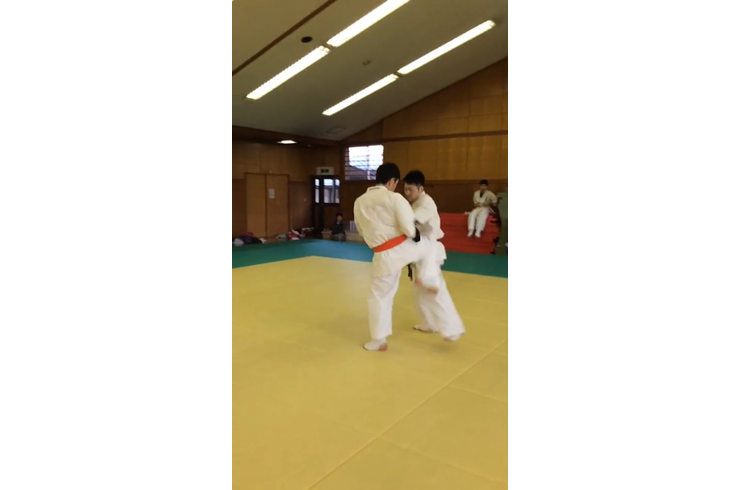 組手をしている